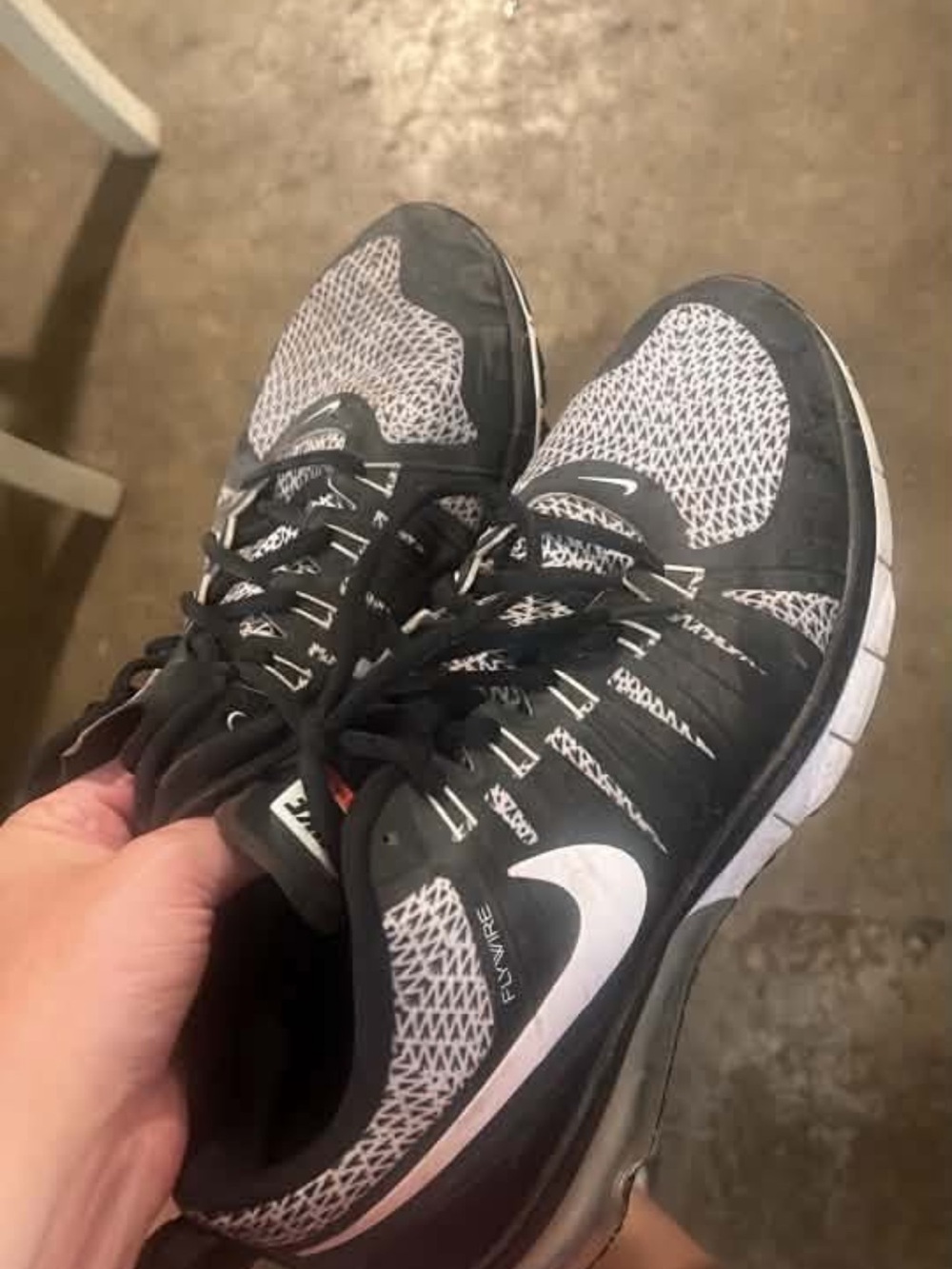 Nike Men's Black and White Athletic Running Shoes